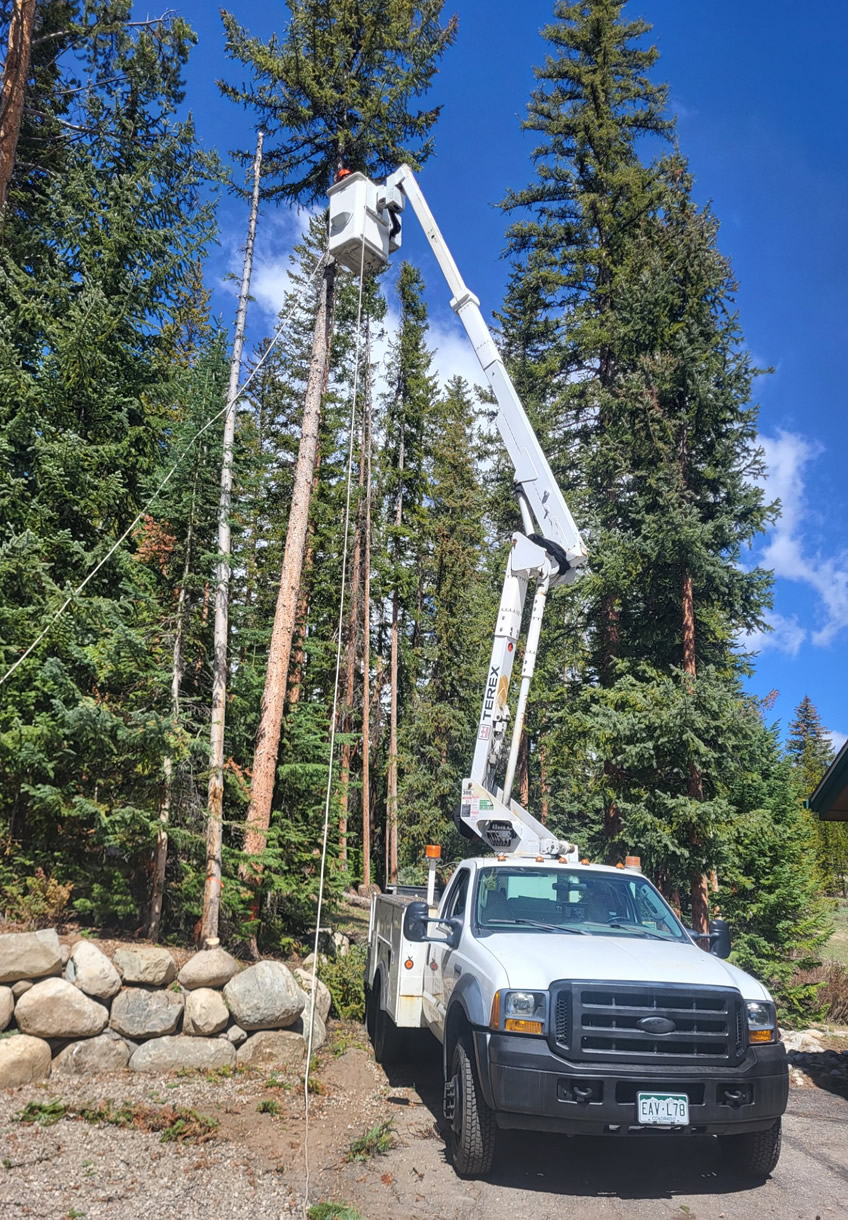 summit-county-bucket-crane-tree-trimming